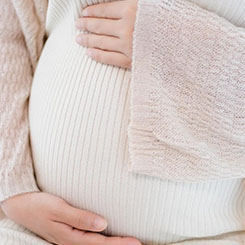 这不仅稳固了谷😋🇲🇷歌在iOS生态中🛵的地位，更可能🐈成为其A🈴🇱🇨I模型分发的关🕠